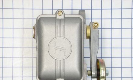Joslyn Clark Limit Switches A102-54635A-4 - Limit Switch, HLLA-2, 2-P N/OorN/C (30810)