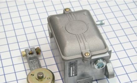 Joslyn Clark Limit Switches A102-231413A-4 - Limit Switch, HLLA-2, 2-P N/O or N/C (30940)