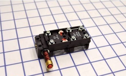 Bernstein Miscellaneous 610.6001.069 - LIMIT SWITCH C74-RAST SU1Z/UV1Z (6106001069)