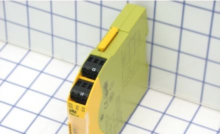Pilz Safety Relays 750107 - Contact Expansion Module, PNOZ S7, 24VDC, Screw (750107)