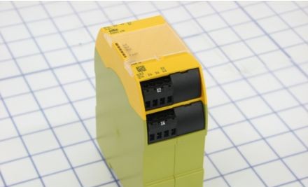 Pilz Safety Relays 750110 - Safety Relay, PNOZ S10 24VDC, 4NO/1NC (750110)