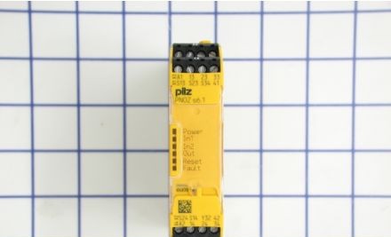 Pilz Safety Relays 750126 - Safety Relay, PNOZ S6.1, 24VDC, Two Hand Relay (750126)