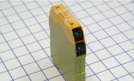 Pilz Safety Relays 750167 - Expansion Module, PNOZ S7.1 24VDC 3 N/O Cascade (750167)