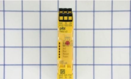 Pilz Safety Relays 751103 - Safety Relay, PNOZ s3 C 24VDC 2 N/O, E-Stop Relay (751103)