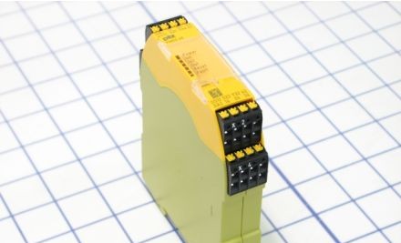 Pilz Safety Relays 751106 - Safety Relay, PNOZ s6 C, 24VDC, Spring-Loaded (751106)