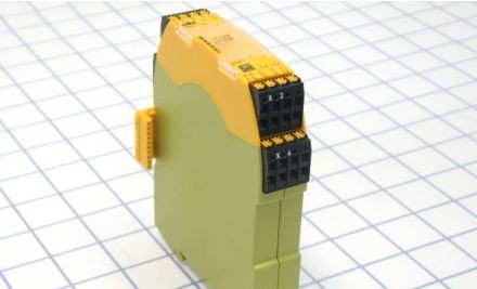 Pilz Safety Relays 751132 - Dual Output Module, 24VDC, 3NO/1NC Relay Output (751132)