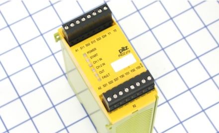 Pilz Safety Relays 773300 - PNOZ P1P 24VDC 2SO (773300)