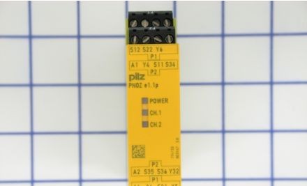 Pilz Safety Relays 774133 - Safety Relay, 24VDC, PNOZ E1.1P, Screw Terminals (774133)