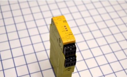 Pilz Safety Relays 774180 - PNOZ E4.1P (774180)
