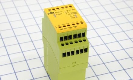 Pilz Safety Relays 774340 - SAFETY RELAY P2HZ X1 24VDC 3N/O 1N/C (774340)