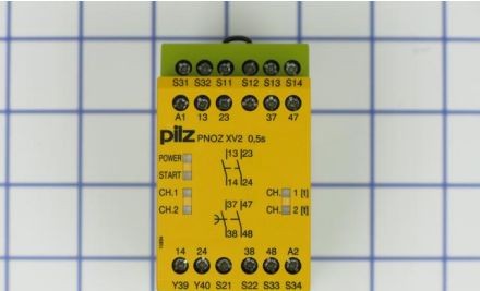Pilz Safety Relays 774504 - E-Stop Unit & Safety Gate Monitor, 0.5 Second (774504)