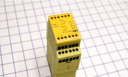 Pilz Safety Relays 774505 - E-Stop Init & Safety Gate Monitor, 3.0 Second (774505)