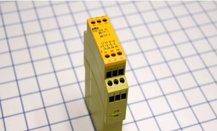 Pilz Safety Relays 774582 - Safety Relay, PZE X4V, 2.00 Second Delayed, 24VDC (774582)