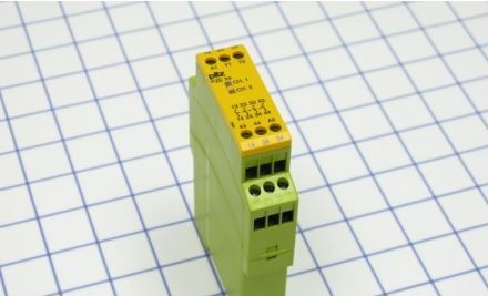Pilz Safety Relays 774585 - PZE X4 24VDC 4n/o (774585)