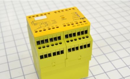 Pilz Safety Relays 774760 - PNOZ 8 24VDC 3n/o 1n/c 2so (774760)