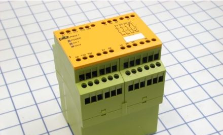 Pilz Safety Relays 775695 - Safety Relay, PNOZ 1 24VDC 3N/O 1N/C (775695)