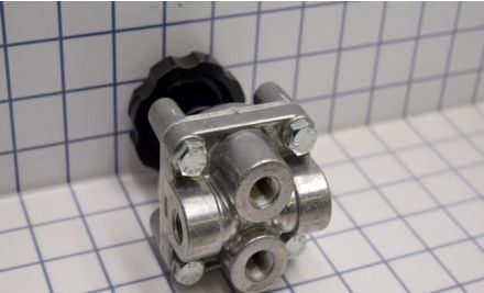 Barksdale Control Products Valves 9021-M-E - Valve,Directional Control, Shear-Seal,Interflow (9021-M-E)