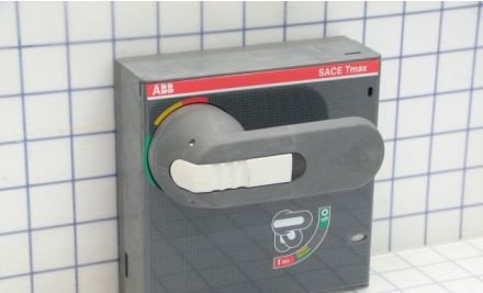 ABB Industrial Accessories KT6RH - Rotary Handle, Direct Mount for Use w/ T6 Breaker (KT6RH)