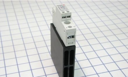 Carlo Gavazzi Relays RGC1A60A30KKE - 1PH-E-SSCONT-IN:AC SRW-OUT:ZC 600VAC 30A (RGC1A60A30KKE)