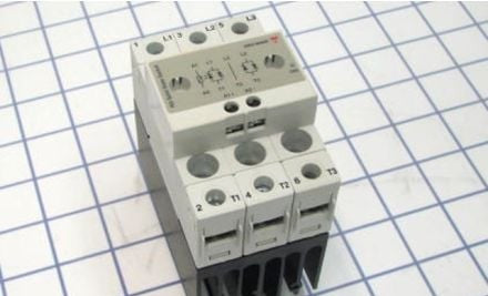Carlo Gavazzi Relays RGC2A60A25KKE - 2P -SSC-AC IN-ZC 600V 3X25A 1200VP-E-SRW IN (RGC2A60A25KKE)
