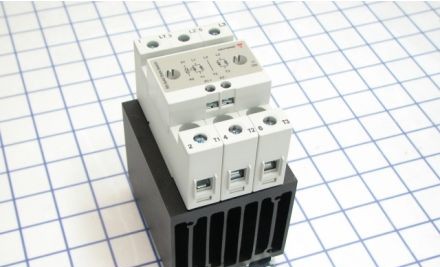 Carlo Gavazzi Relays RGC2A60A40KGE - 2P -SSC-AC IN-ZC 600V 3X40A 1200VP-E-SRW IN (RGC2A60A40KGE)