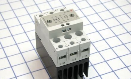 Carlo Gavazzi Relays RGC2A60D25KKE - 2P -SSC-DC IN-ZC 600V 3X25A 1200VP-E-SRW IN (RGC2A60D25KKE)