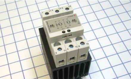 Carlo Gavazzi Relays RGC2A60D40KGE - Solid State Relay, 2-P, 40A, 600VAC 5-32VDC (RGC2A60D40KGE)