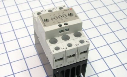 Carlo Gavazzi Relays RGC3A60A20KKE - 3P -SSC-AC IN-ZC 600V 3X20A 1200VP-E-SRW IN (RGC3A60A20KKE)