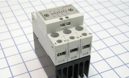 Carlo Gavazzi Relays RGC3A60D20KKE - 3P -SSC-DC IN-ZC 600V 3X20A 1200VP-E-SRW IN (RGC3A60D20KKE)