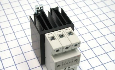 Carlo Gavazzi Relays RGC3A60D30KGE - 3P -SSC-DC IN-ZC 600V 3X30A 1200VP-E-SRW IN (RGC3A60D30KGE)