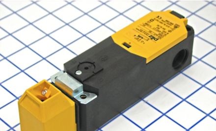 Pilz Safety Switches 570000 - Door Interlock Switch w/Actuator, PSEN me1S/1AS (570000)