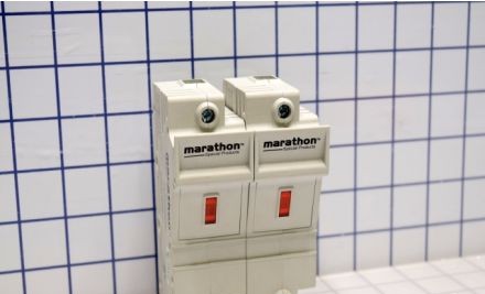Marathon Special Products Fuseblocks & Holders 6SJ60A2IC - Fuseblock, 2-P, 60A/600VAC Max, J, Box Lug (6SJ60A2IC)