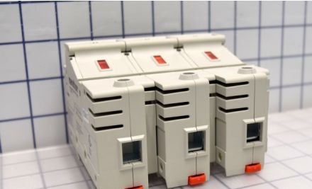 Marathon Special Products Fuseblocks & Holders 6SJ60A3IC - Fuseholder, 3-P, 60A/600VAC Max, DIN Mount (6SJ60A3IC)