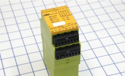 Pilz Safety Relays 777760 - Safety Relay, PNOZ X8P, 24VDC, Screw Terminals (777760)