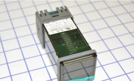 Cal Controls Process Controllers 95B21PA400 - 9500P Series 1/16 DIN Profile Controller (95B21PA400)