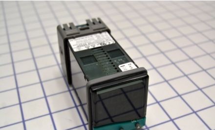Cal Controls Process Controllers 95D11PA400 - 9500P Series 1/16 DIN Profile Controller (95D11PA400)