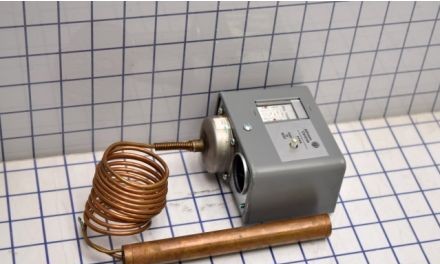 Johnson Controls Controllers A72AP-1C - Two Pole Temp Control; -10/65F; Diff 4 - 40 Adj (A72AP-1C)