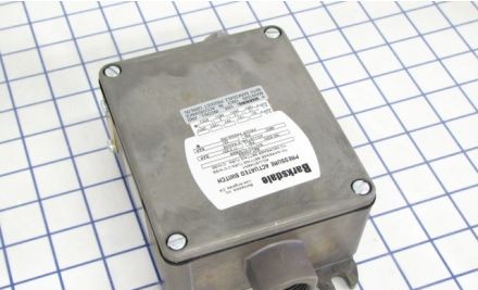 Barksdale Control Products Pressure Switches B2T-H32SS - Switch,Bourdon Tube (B2T-H32SS)