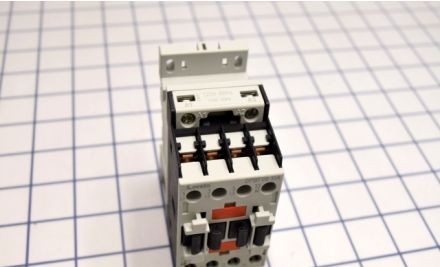 Lovato Contactors DPBF0910A12060 - Contactor, 3-P 1-N/O 9A Ac3 120/60 (DPBF0910A12060)