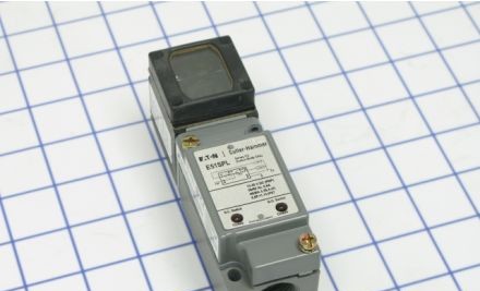 Cutler Hammer E51PLP5 - Eaton E51 Series, Limit Switch, Modular Inductive (E51PLP5)